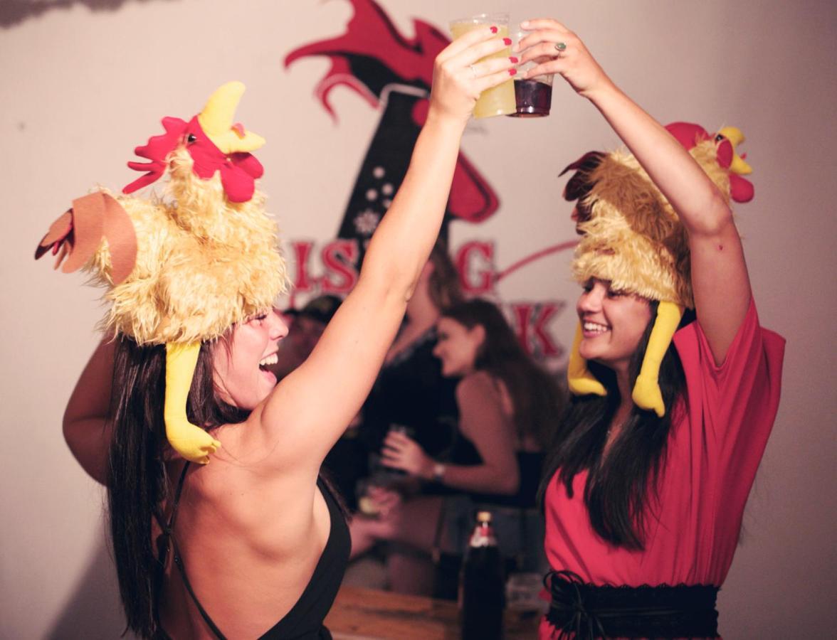 Rising Cock Party Hostel Лагуш Екстер'єр фото